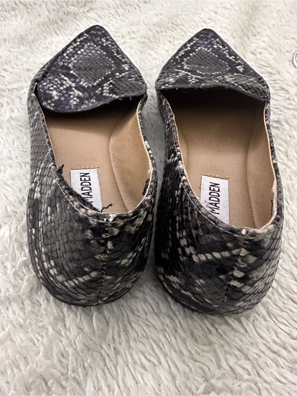 Steve Madden Women’s Snake-Print Pointed Toe Flats — Black/Gray Size 6M - Picture 3 of 5